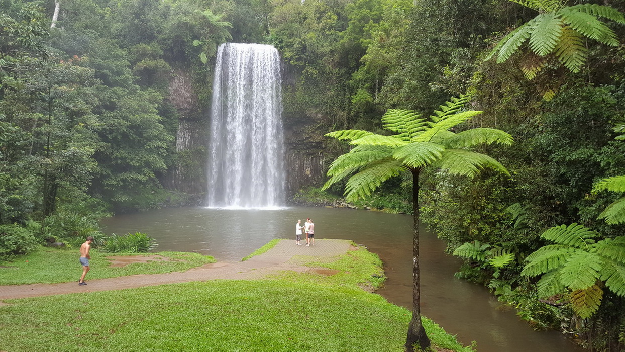 Great Waterfalls and Crater Lakes Private Tourr