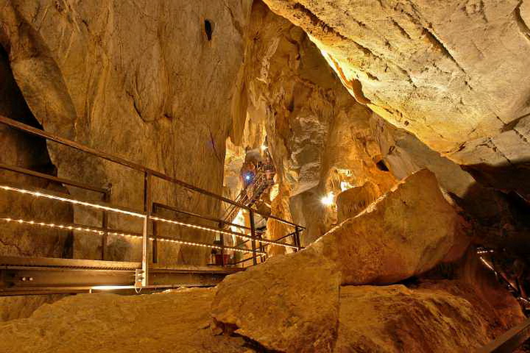 Inland Caves & Wonders Private Tour